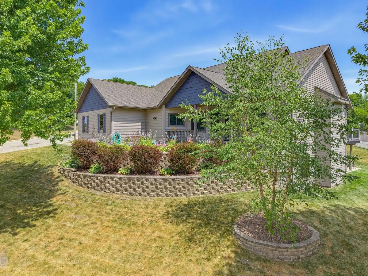 548 Fox River Hills DRIVE, Waterford, WI 53185 - #1