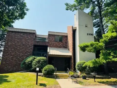 2300 W Good Hope ROAD #339, Glendale, WI 53209