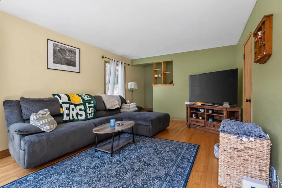 1826 E Fernwood AVENUE, Milwaukee, WI 53207 - #2