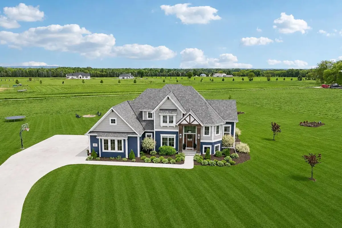 560 Cedar LANE, Summit, WI 53066 - #1