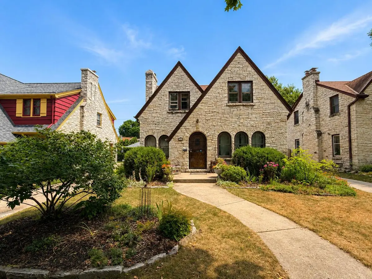 3222 N 49th STREET, Milwaukee, WI 53216 - #1