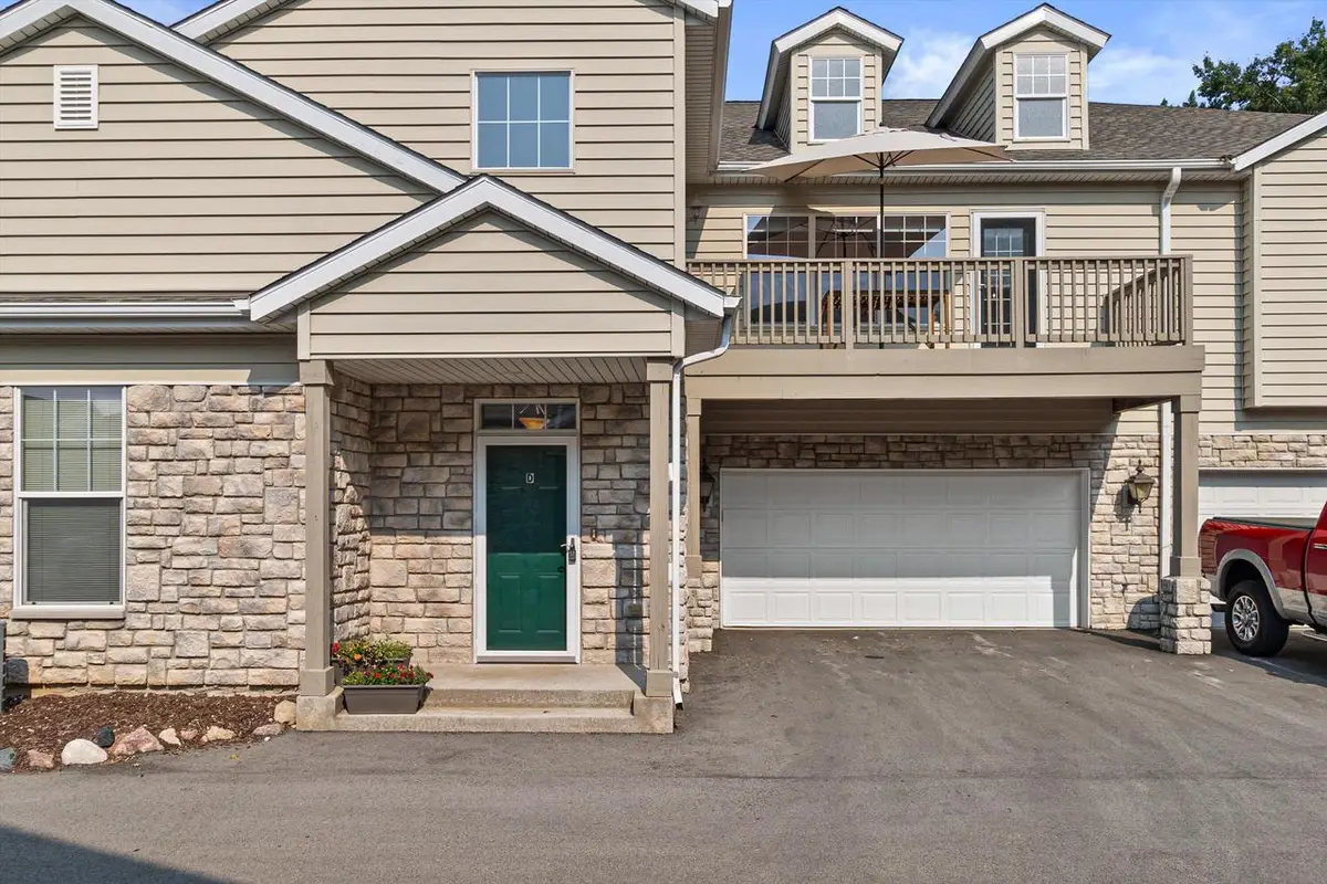 N16W26401 Meadowgrass CIRCLE #D, Pewaukee, WI 53072 - #1