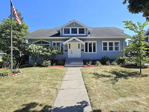 215 Randall PLACE, Elkhorn, WI 53121