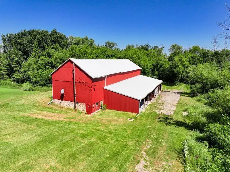 150 W RUSCO DRIVE, West Bend, WI 53095 - #2