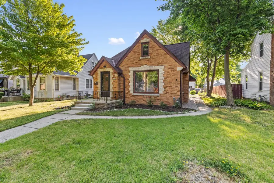 3720 N 56th STREET, Milwaukee, WI 53216 - #2