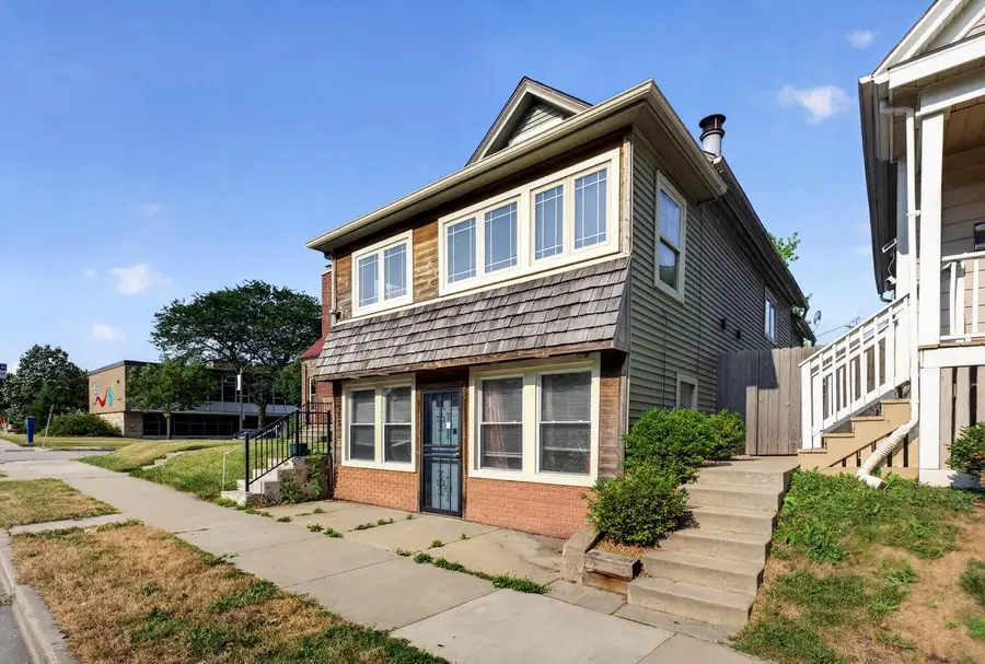 2921 S Howell AVENUE #2923, Milwaukee, WI 53207 - #3