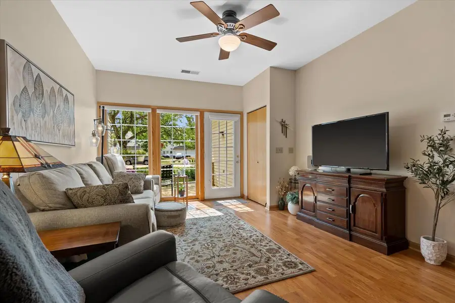 2415 Fox River PARKWAY #B, Waukesha, WI 53189 - #2