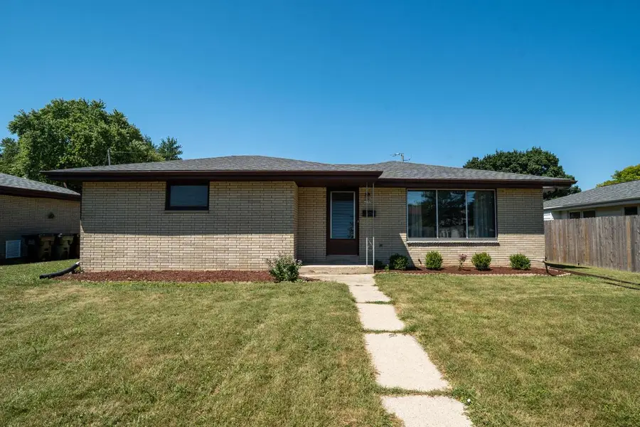 4255 S Nicholson AVENUE, Saint Francis, WI 53235 - #2