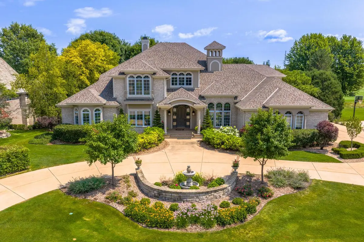 800 N Ponderosa DRIVE, Hartland, WI 53029 - #1