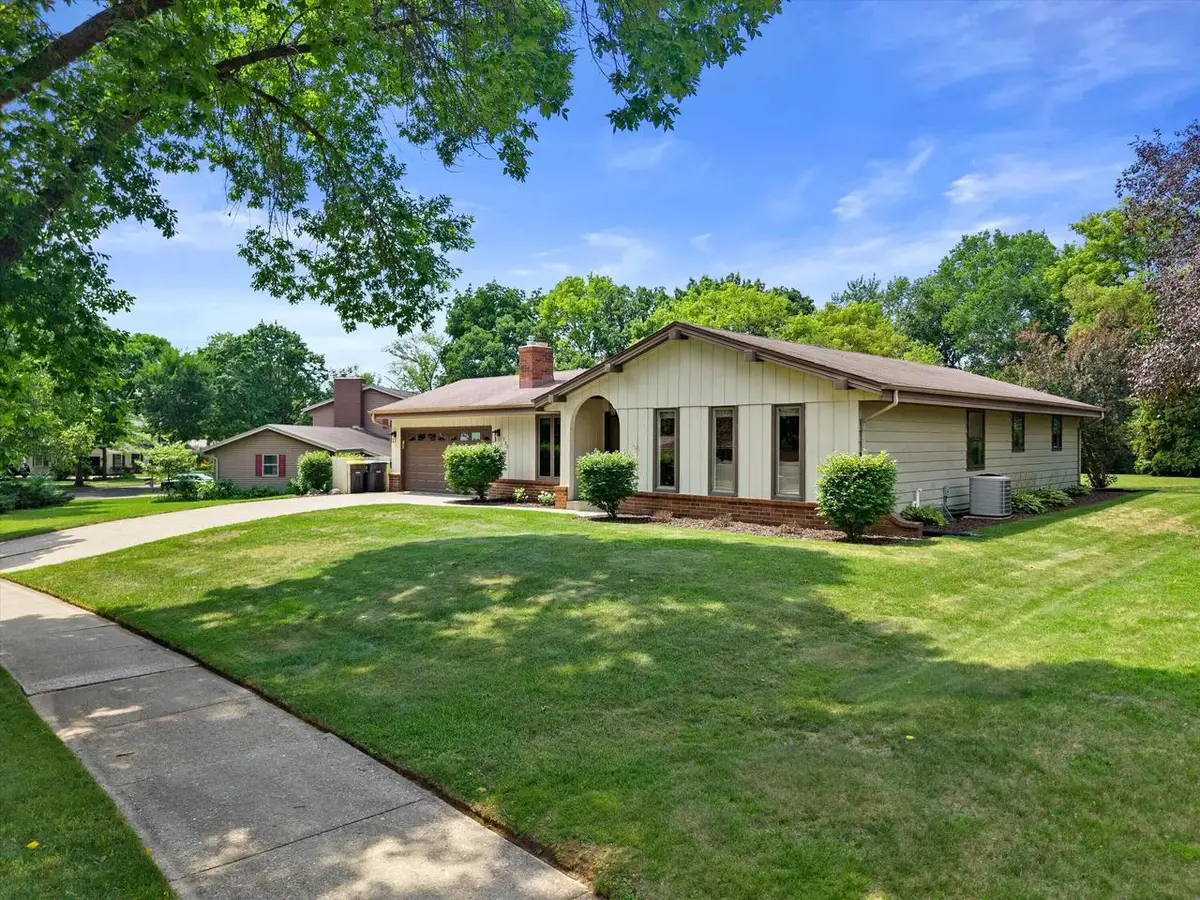 732 S Grandview BOULEVARD, Waukesha, WI 53188 - #1