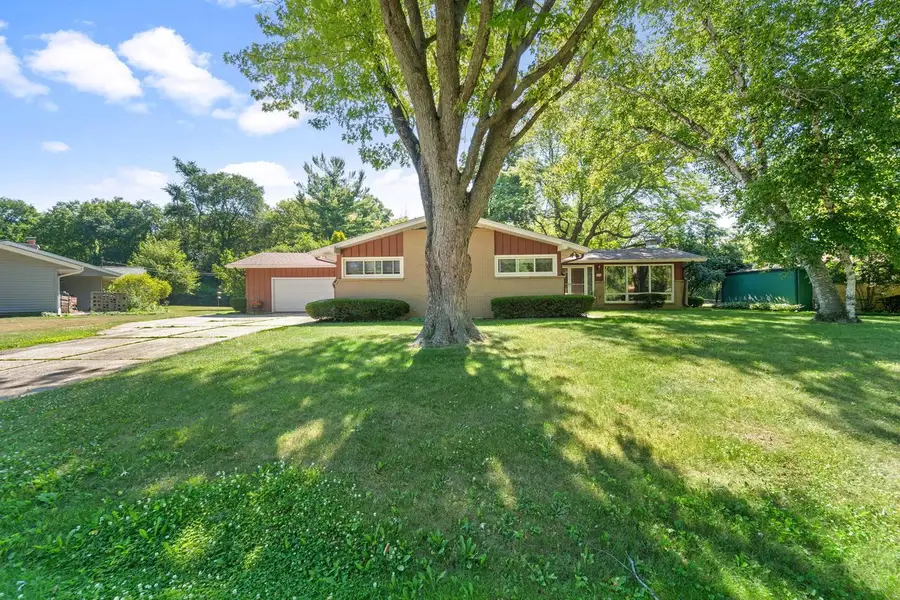 6684 N Atwahl DRIVE, Glendale, WI 53209 - #2