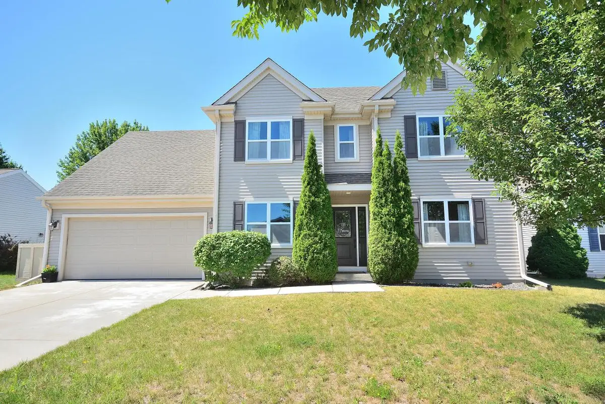 1525 Whitewater DRIVE, West Bend, WI 53095 - #1
