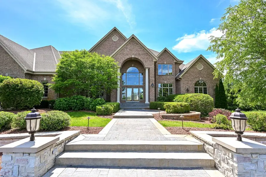 3277 N Canterbury LANE, Oconomowoc, WI 53066 - #2