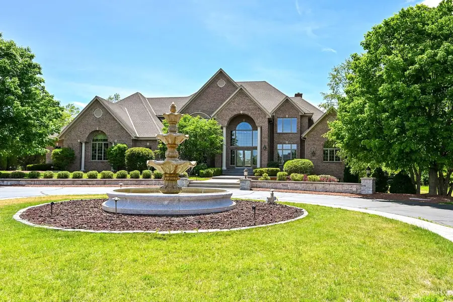 3277 N Canterbury LANE, Oconomowoc, WI 53066 - #3