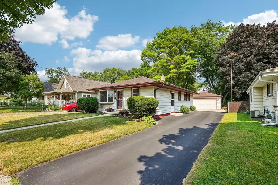 423 N Hine AVENUE, Waukesha, WI 53188 - #2