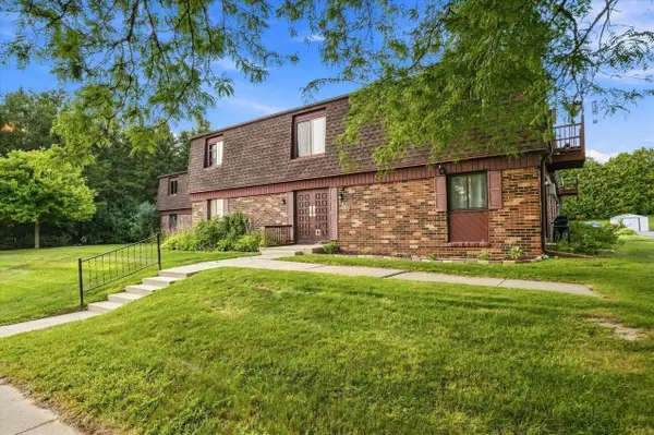 1406 Creek ROAD #7, West Bend, WI 53090