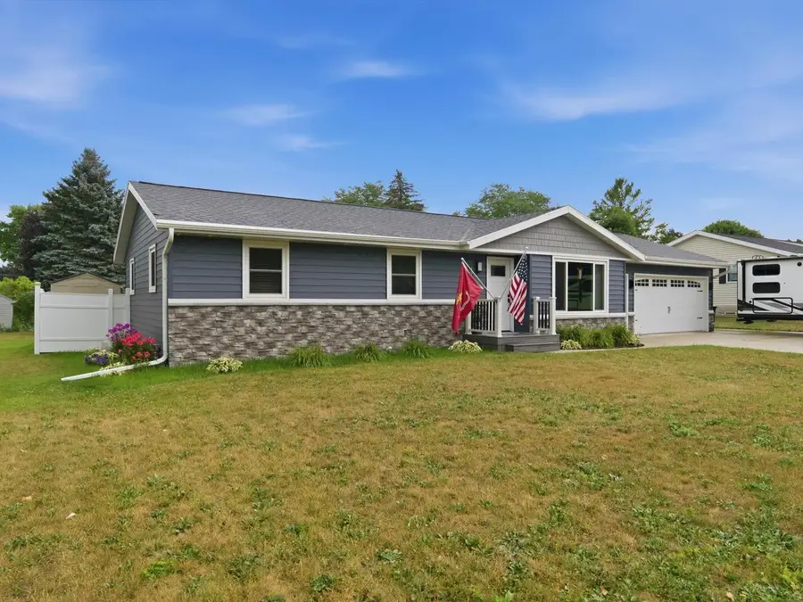 1716 Eisenhower STREET, New Holstein, WI 53061 - #2