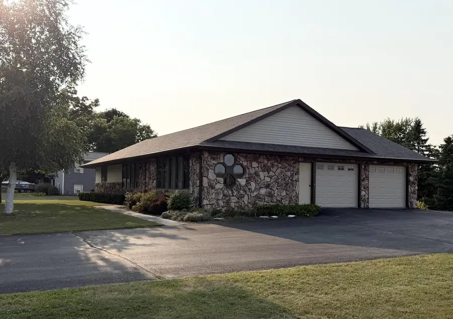 116 Colonial DRIVE, Saint Nazianz, WI 54232 - #2