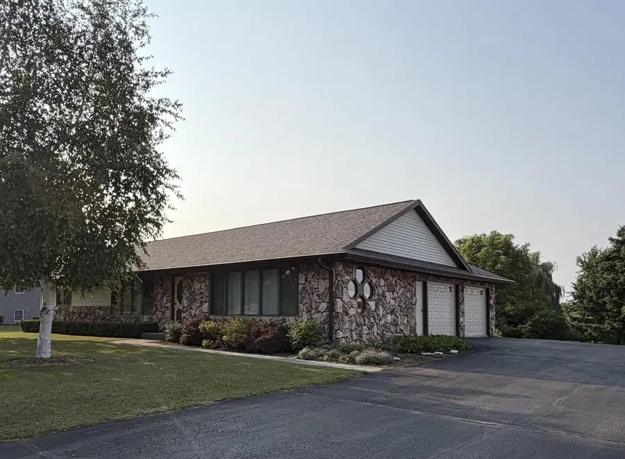 116 Colonial DRIVE, Saint Nazianz, WI 54232 - #3