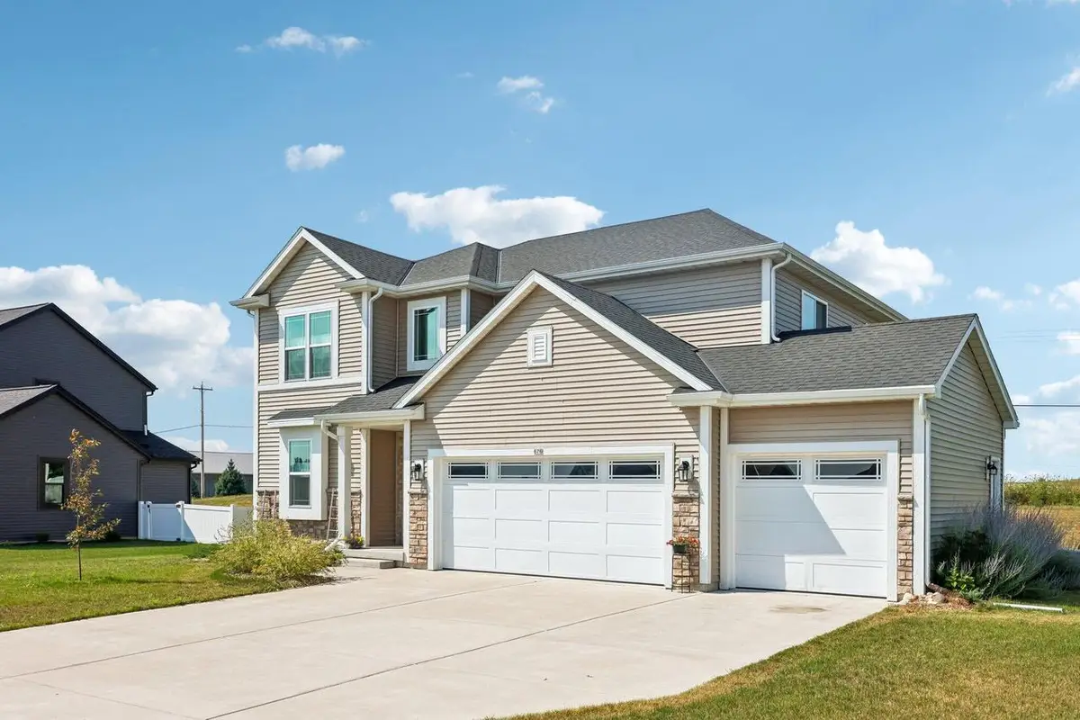 676 Lambert DRIVE, Slinger, WI 53086 - #1