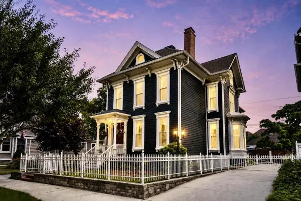 1037 College AVENUE, Racine, WI 53403