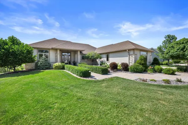 2280 Fenceline DRIVE, Jackson, WI 53037