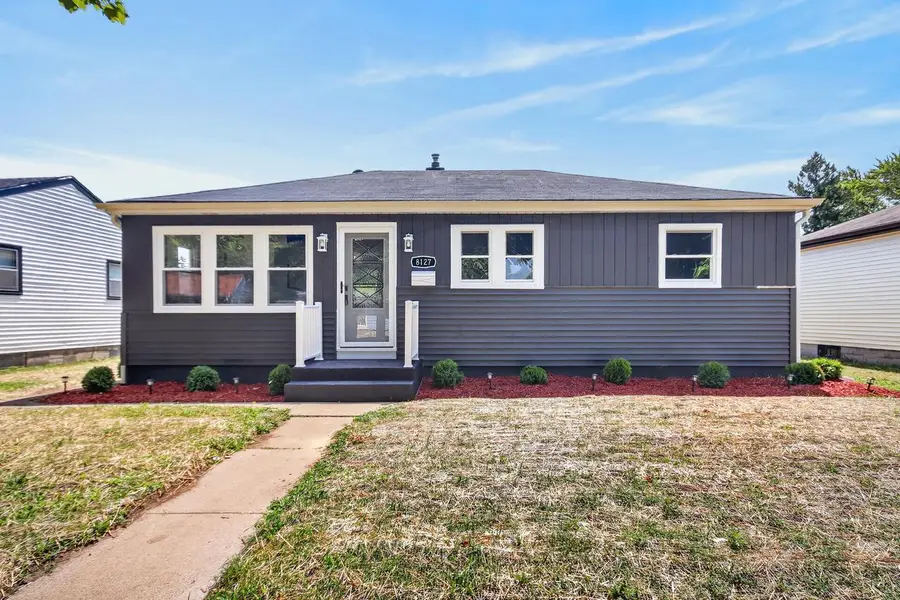 8127 W Glen AVENUE, Milwaukee, WI 53216 - #2