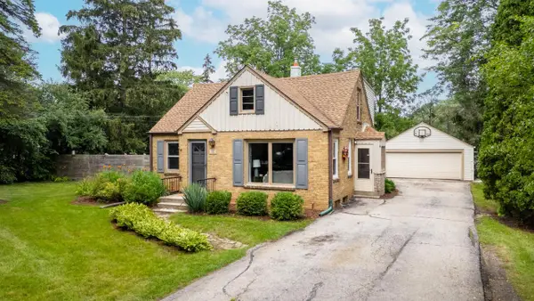 450 W Bradley ROAD, Fox Point, WI 53217