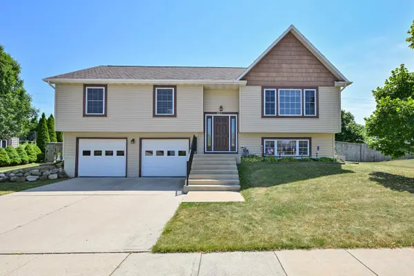 415 Sunny Hill DRIVE, Elkhorn, WI 53121