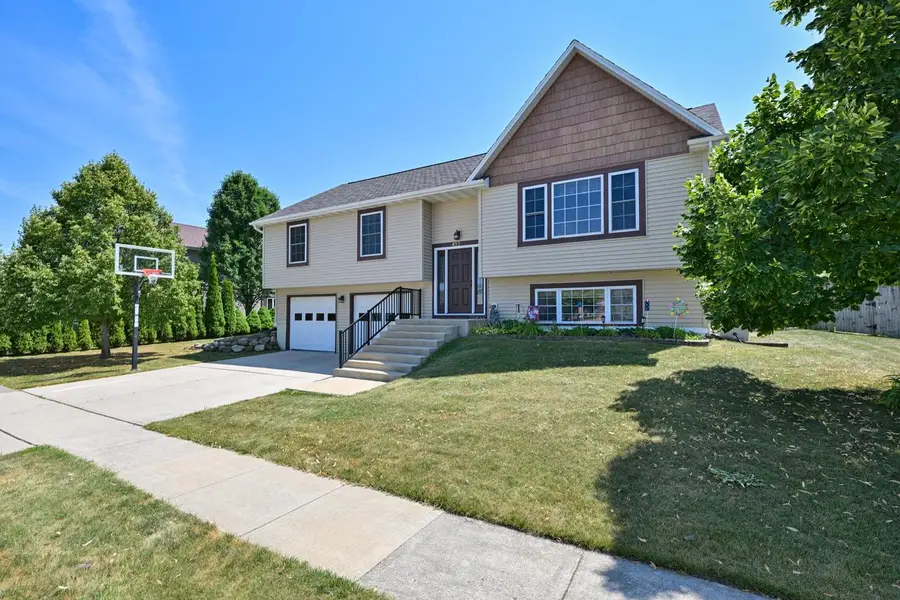 415 Sunny Hill DRIVE, Elkhorn, WI 53121 - #2