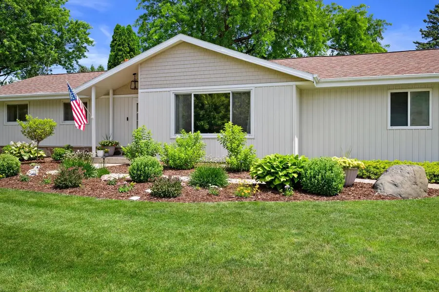 1420 Mount LANE, Hubertus, WI 53033 - #2