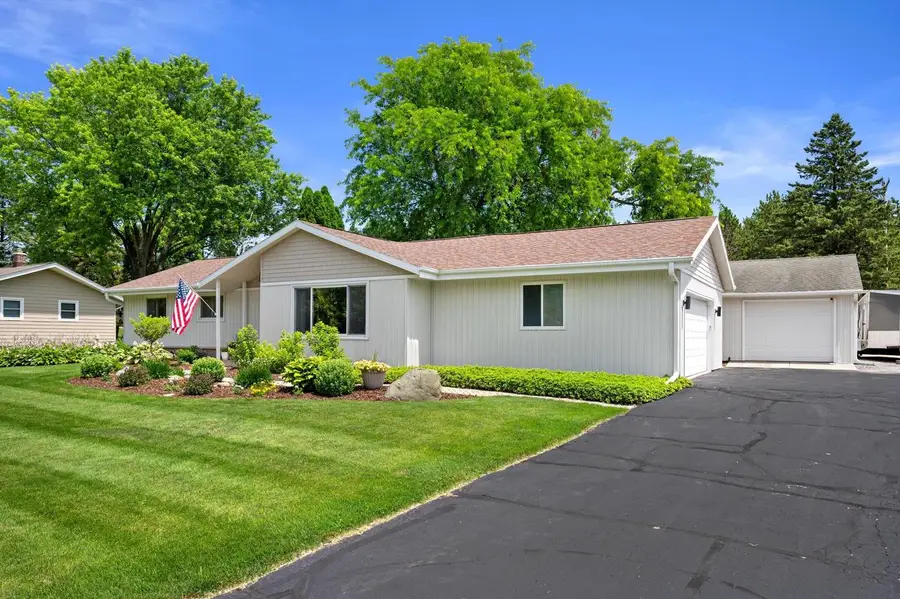 1420 Mount LANE, Hubertus, WI 53033 - #3