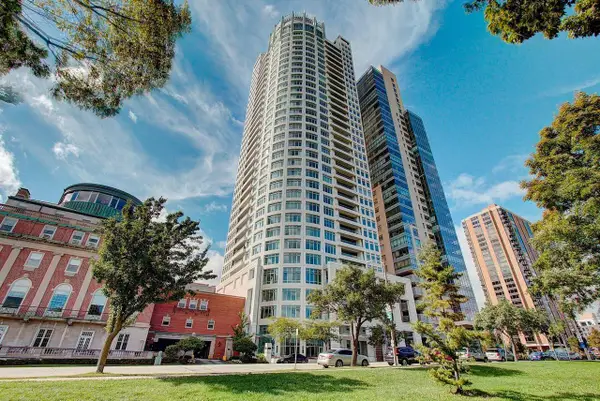 825 N Prospect AVENUE #901, Milwaukee, WI 53202