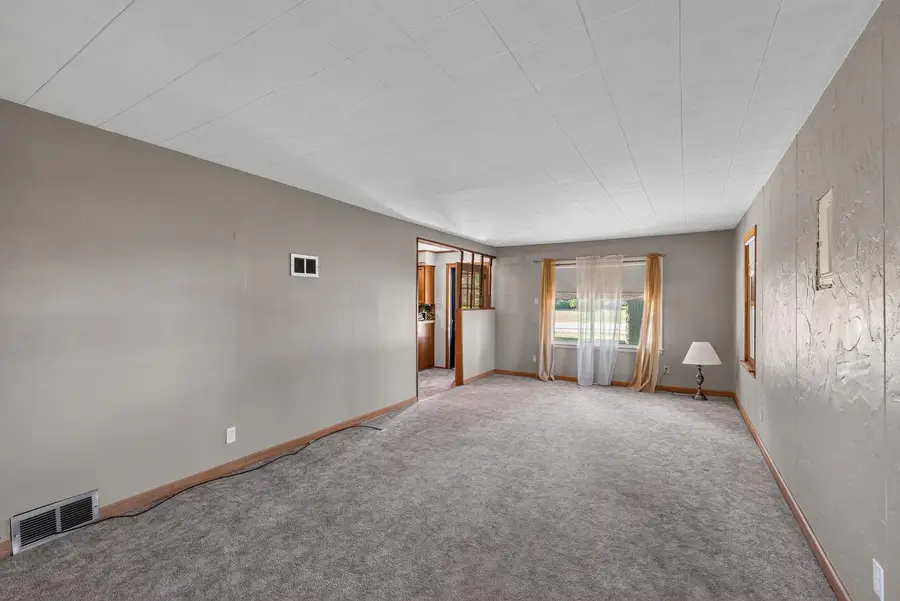 2320 E Sandy Acre ROAD, West Bend, WI 53090 - #2