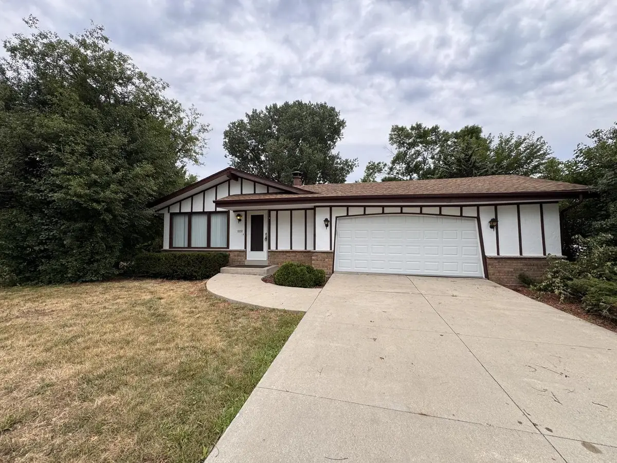 2330 S Brookside PARKWAY, New Berlin, WI 53151 - #1
