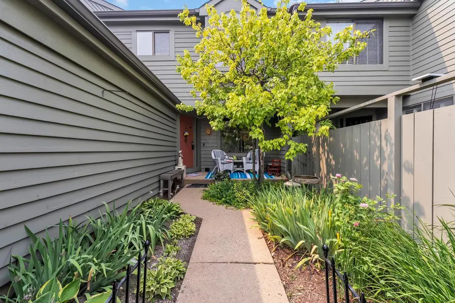 900 Shoreline ROAD, Lake Barrington, IL 60010 - #2