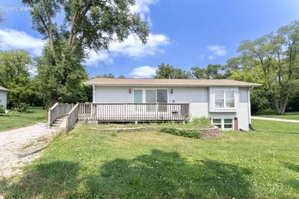 W772 W Douglas AVENUE, Burlington, WI 53105