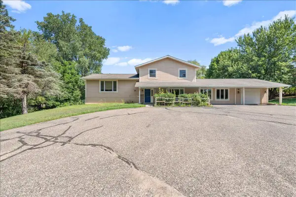 698 Baker ROAD, Hudson, WI 54016