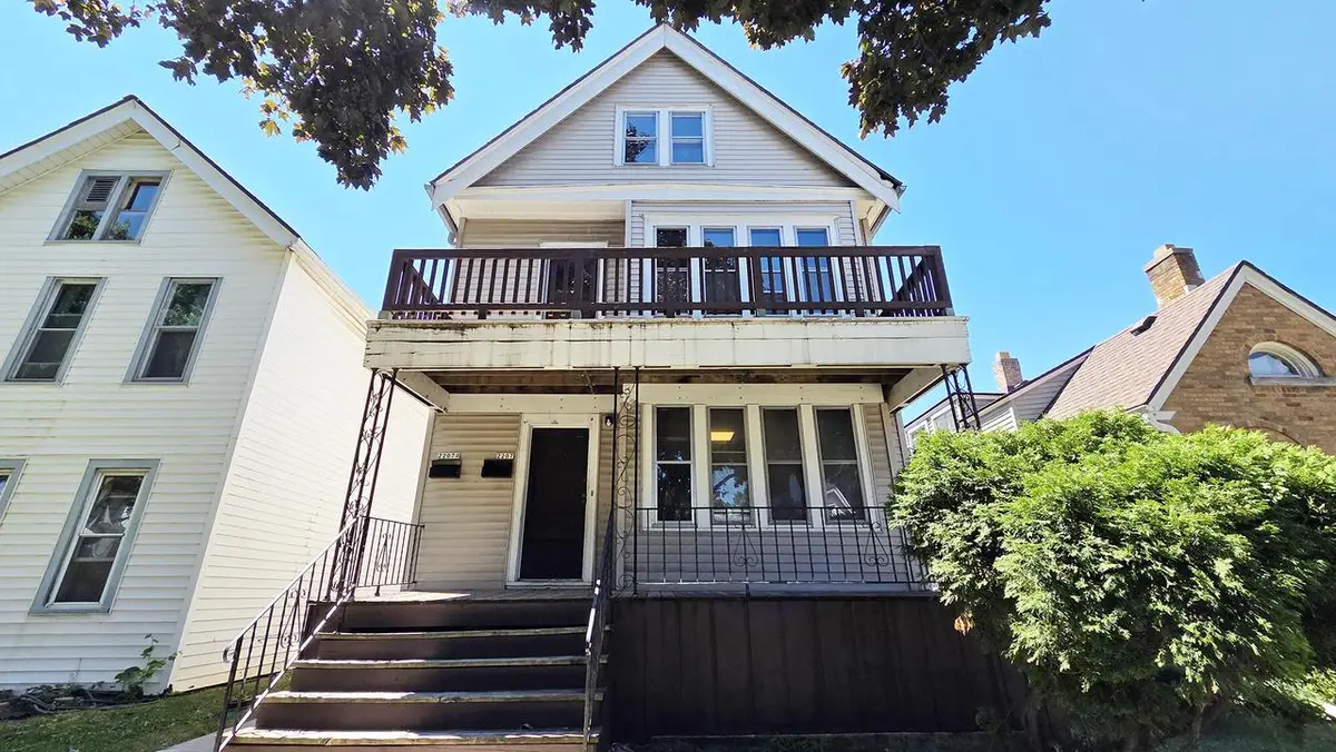 2207 S 11th STREET, Milwaukee, WI 53215 - #1