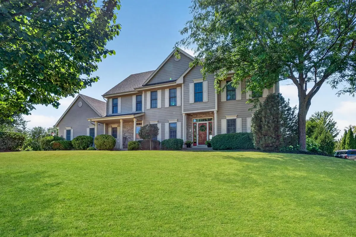 W176N5411 Highridge DRIVE, Menomonee Falls, WI 53051 - #1