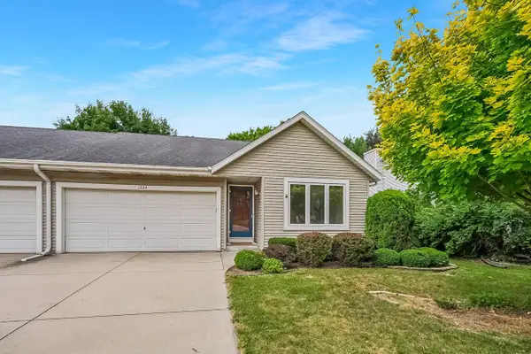 1224 Vogt DRIVE, West Bend, WI 53095