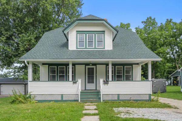 347 Prospect AVENUE, Pewaukee, WI 53072