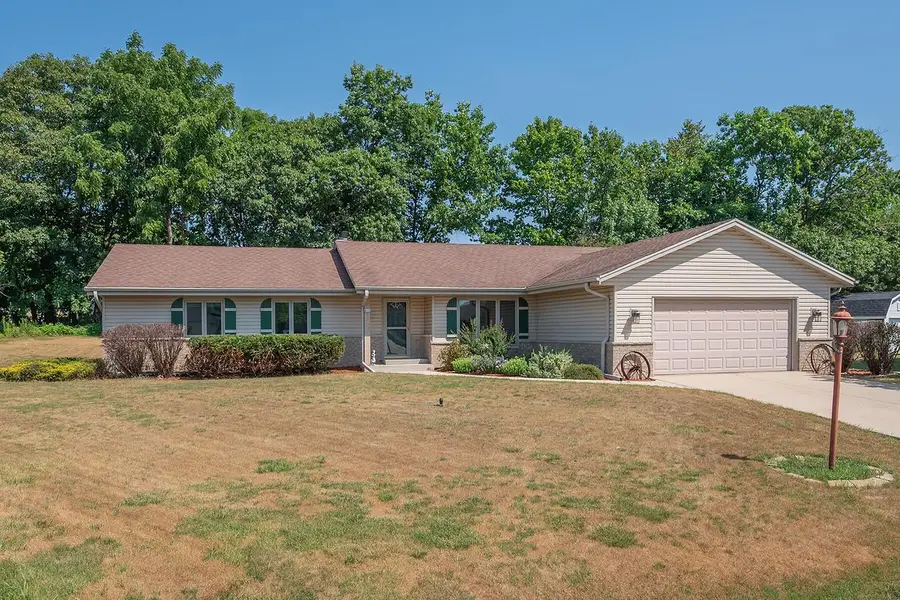 8319 S Woodridge DRIVE, Oak Creek, WI 53154 - #3
