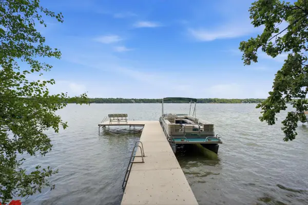 2564 N Huebner ROAD, Summit, WI 53066