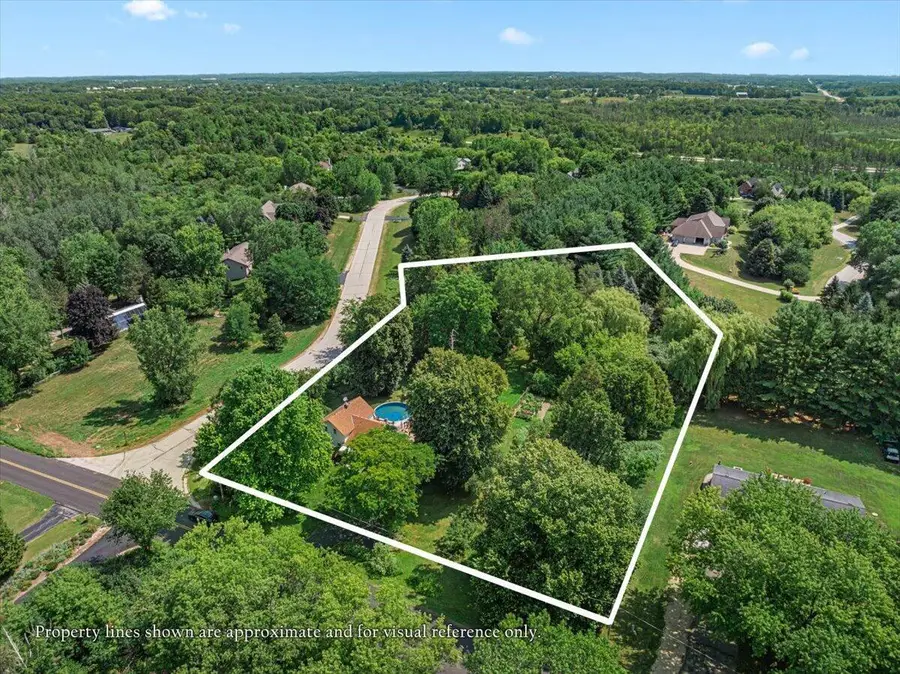 4942 S 18th AVENUE, West Bend, WI 53095 - #2