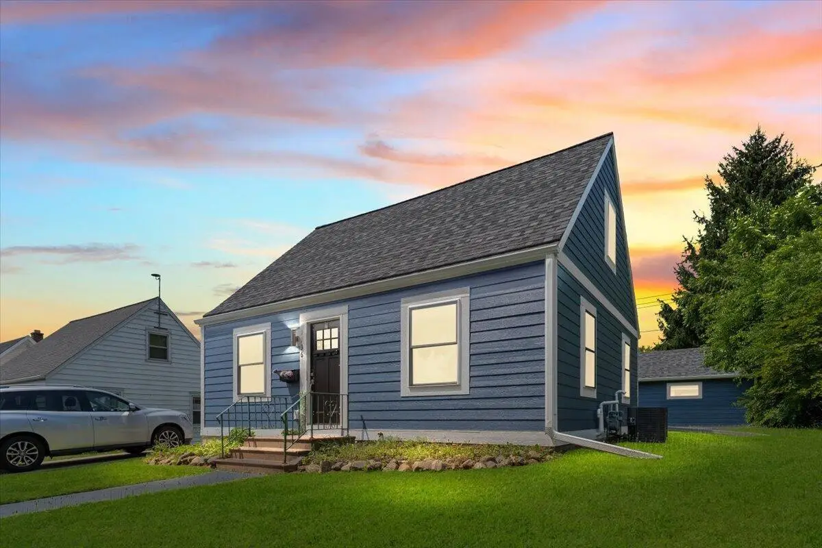1136 N 8th AVENUE, West Bend, WI 53090 - #1