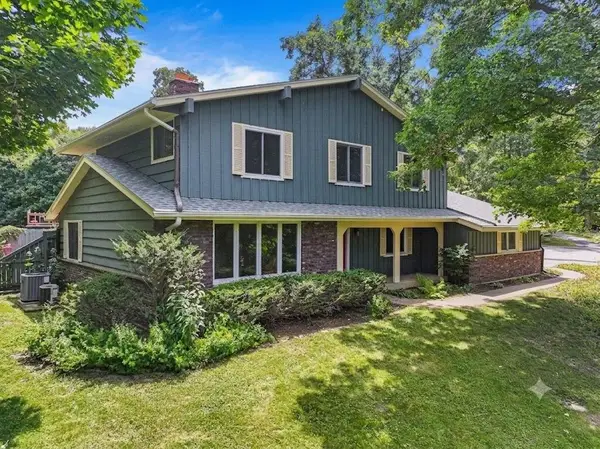 W3490 Oakwood DRIVE, Lake Geneva, WI 53147