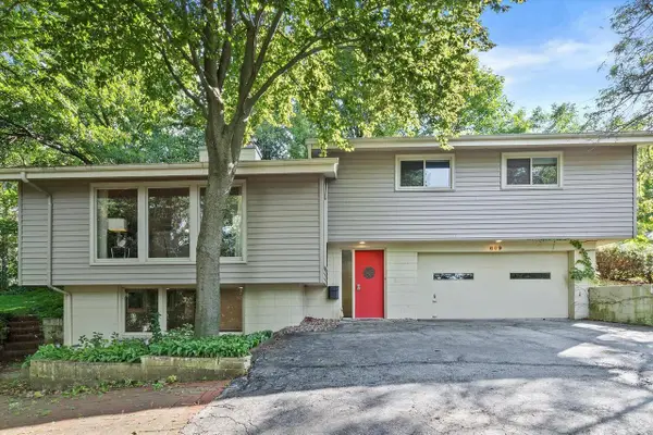 609 Downing DRIVE, Waukesha, WI 53186