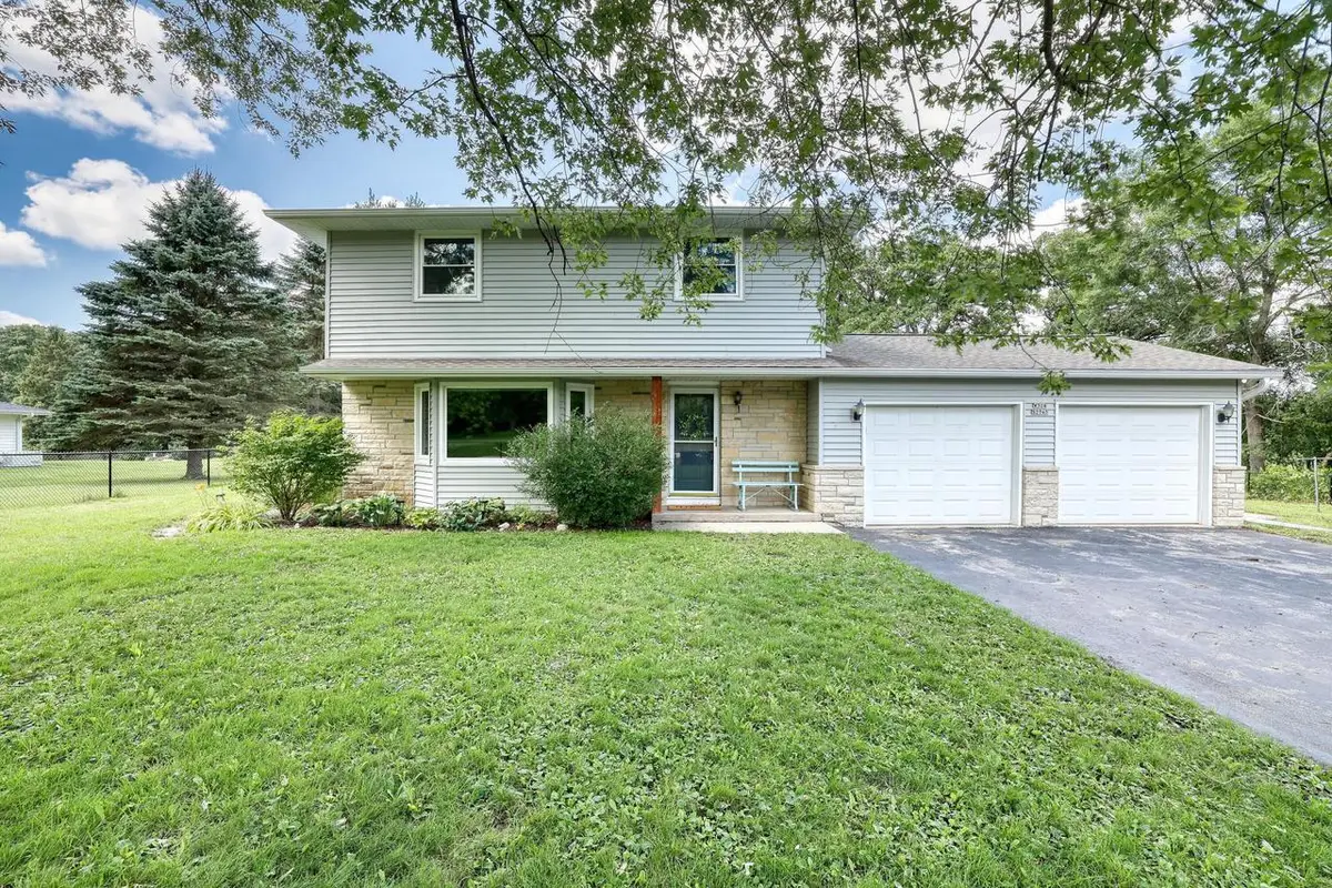W304S2745 Green Meadow LANE, Waukesha, WI 53188 - #1