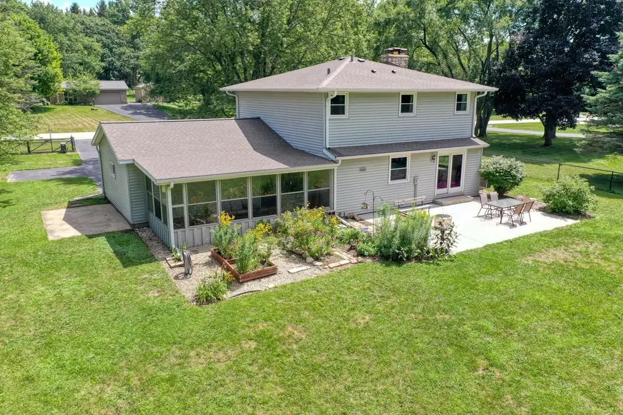 W304S2745 Green Meadow LANE, Waukesha, WI 53188 - #2